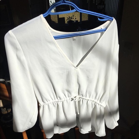 🔮2 for $100🔮 Aritzia Flowy V longsleeve blouse - Picture 2 of 2